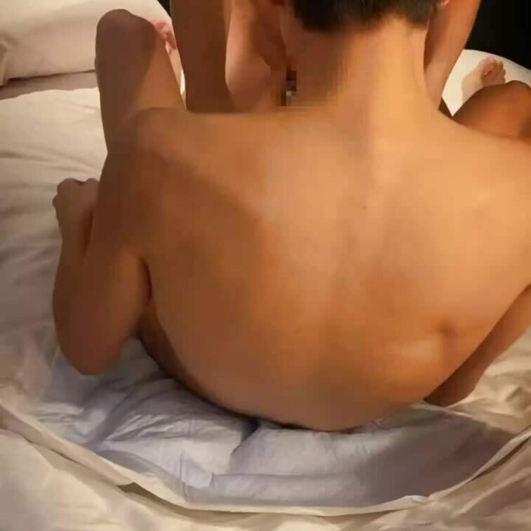 【前半戦】いつもの潮吹かせお○○○さんとのえっち🥰 なんでこのちんちんだと絶対吹くんだろう… パンツびちょびちょになっちゃった。